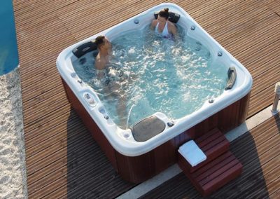 6-seat Hot tub Virgin