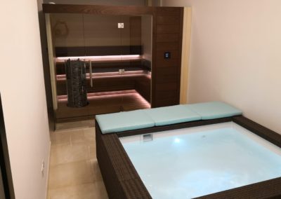 Sauna and pool Dubai 1