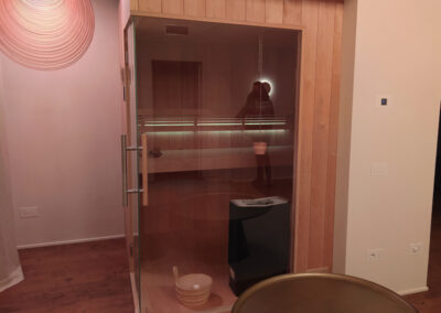 Alder sauna with corner glass and side entrance